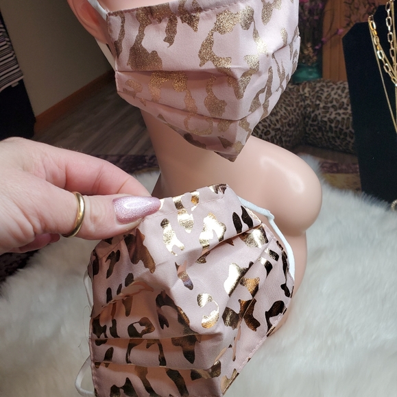 Face 😷 masks set of 2 pink & gold - Picture 7 of 9